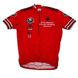 2003 Descente Boulder Criterium Champion Red Cycling Jersey 1/2 Zip Size Large